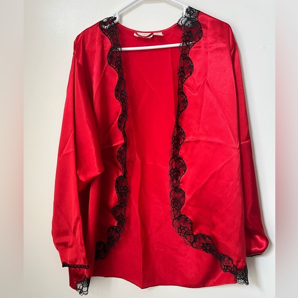Victoria's Secret Gold Label Vintage Red Satin Black Lace Robe & Chemise Set - Picture 7 of 7